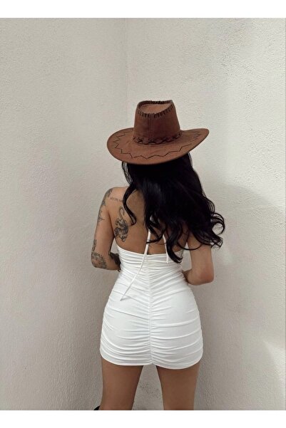 IŞILDA FASHION Detail dámského oděvního prstenu shromážděné minišaty