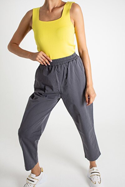 Butik Dámská pletená halenka Arvila – silná ramínka, rovný střih, tenké léto, čtvercový límec