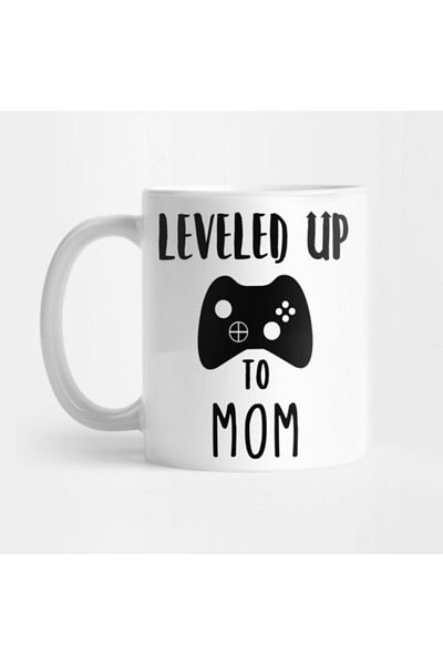 TatFast تي شيرت من Leveled Up To Mom/Pregnancy Announcement Promoted To Mommy Gamer Mom Funny Future Mother To Mug