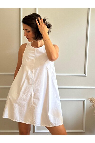 nidistore طاقم الرقبة فستان أبيض قصير بلا أكمام