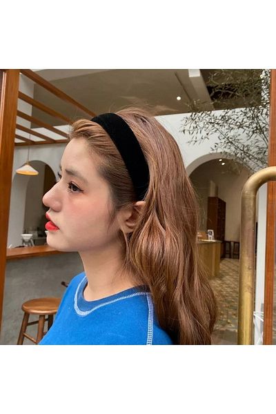 zeynep Black Boneless Velvet Crown