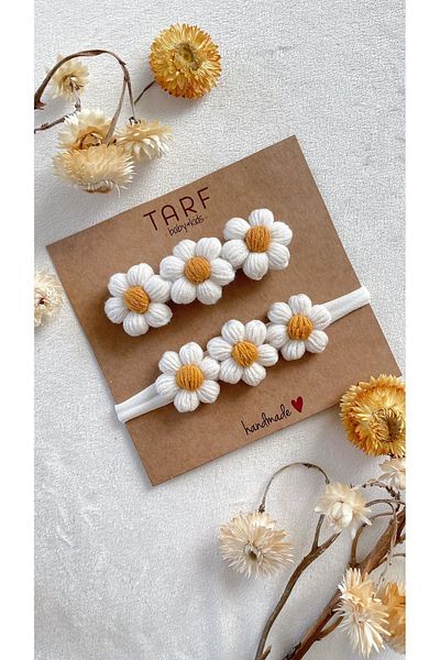 TARF Daisy Patterned Knitted Baby Bandana and Mother's Buckle Set