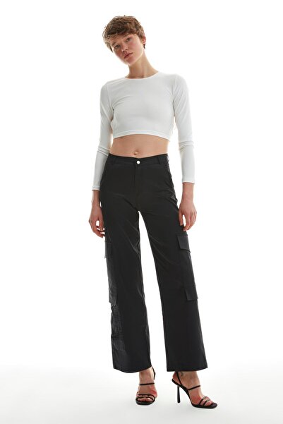 Quzu Cut Out Zincirli Crop Bluz Ekru