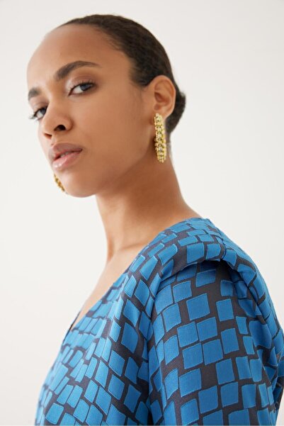 Exquise Γυαλιστερό φόρεμα με λαιμόκοψη V με ζώνη