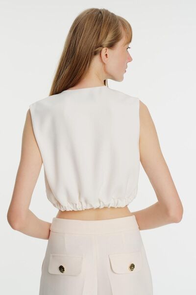 Exquise Sleeveless V-Neck Blouse