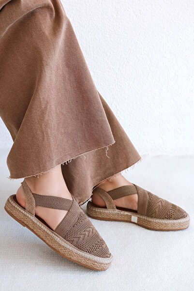 POLKA STORE Деликатни сламени подметки, гумени детайли, гъвкави трикотажни изделия Плетени дамски сандали обувки