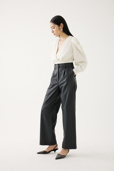 Exquise Leather Look Trousers