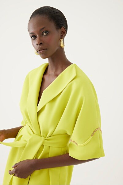 Exquise Three-Quarter Sleeve Jacket