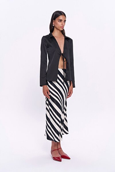 Quzu Çizgili Saten Midi Etek Siyah