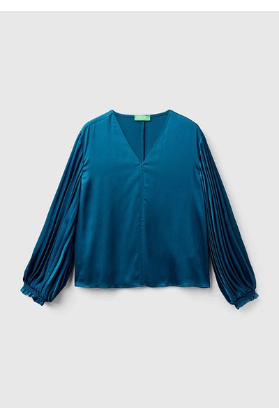 United Colors of Benetton بلوزة نسائية باللون الأزرق البترولي برقبة على شكل حرف V - بأكمام مفصلة