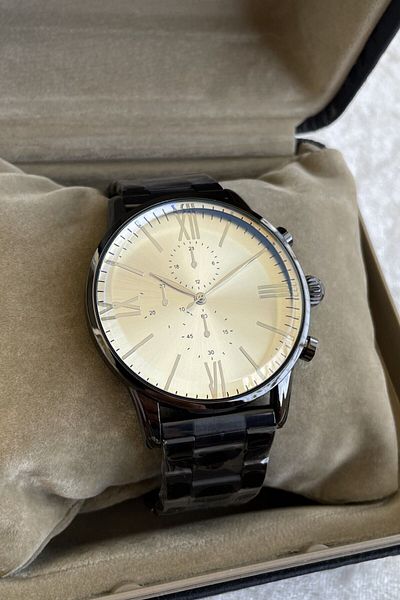Leerybee Complete Your Style with Black Color Dazzling Men's Wristwatches!