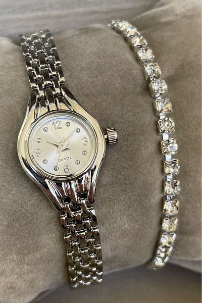 Leerybee To Accompany Every Memory: Stylish and Convenient Women's Watches