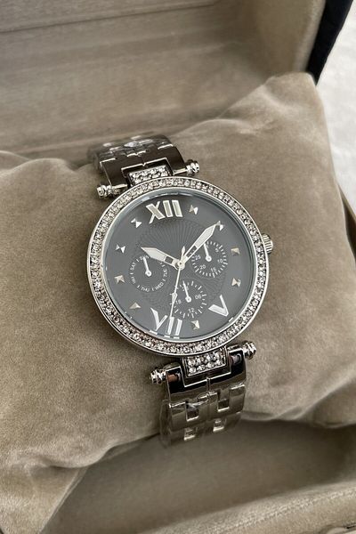 Leerybee Women's Time: Stylish and Modern Clocks