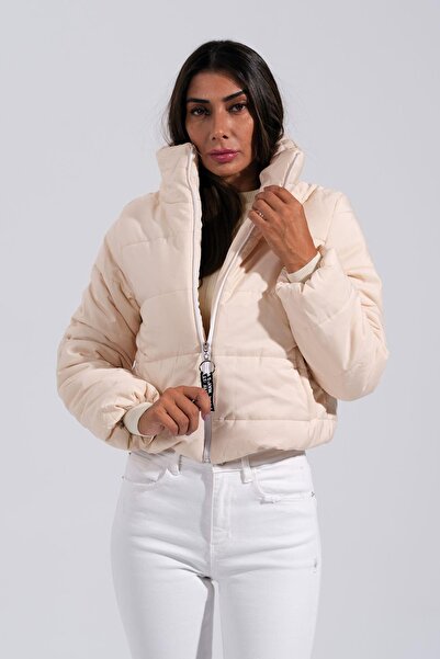 Keyifli Moda Γυναικείο κοντό πουπουλένιο παλτό σε μπεζ πέτρα με στάμπα γιακά