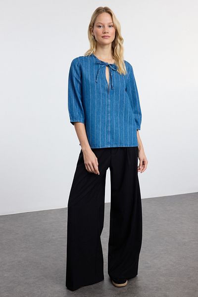 Trendyol Collection Blau gestreiftes Jeanshemd zum Binden - Twoaw25go00099