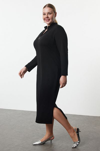 Trendyol Curve Schwarzes Maxikleid in Übergröße – Sweatshirt mit Reißverschlusskragen, gestrickt TBBAW25AH00077