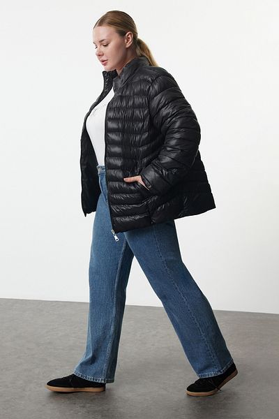 Trendyol Curve معطف أسود ذو الياقة العادية - TBBAW25AW00014