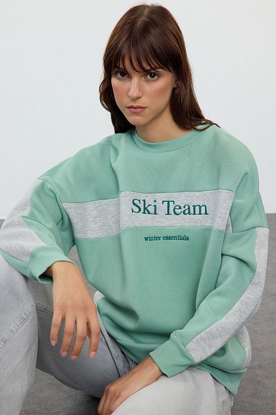 Trendyol Collection FleeceSloganVyšívanáMátováRegular Pletená mikina- Twoaw24sw00117