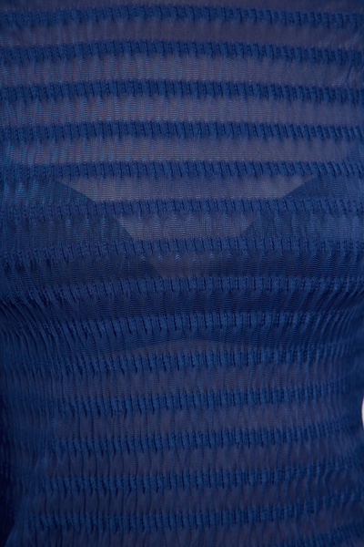 Trendyol Collection Bluză tricotată cu textura din tul elastic indigo - Se potrivește pe corp, TWOAW25BZ00207