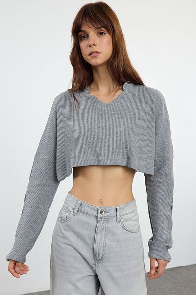 Trendyol Collection SVĚTLE ŠEDÁ úpletová blůza Super Crop s dlouhým rukávem, pletená - TWOAW21BZ1213