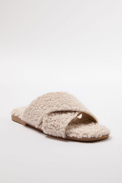 TRENDYOL SHOES Beige Damen-Hausschuhe - Felldetails und gekreuzte Riemen Takaw25te00005
