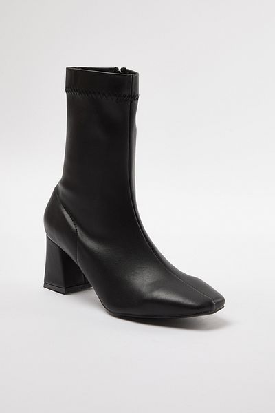 TRENDYOL SHOES Schwarze Stretch-Damenstiefel mit Reißverschluss und Blockabsatz TAKAW25BO00001
