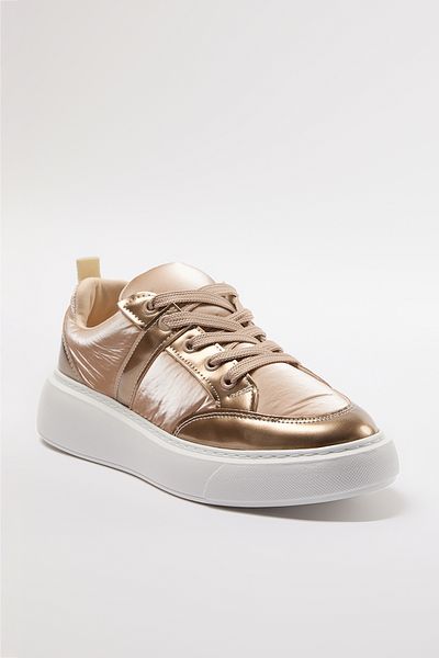 TRENDYOL SHOES Vastag talpú és fűzős fémarany női sportcipő - Takaw25sn00003