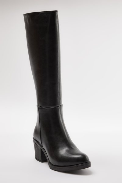 TRENDYOL SHOES Černé dámské kozačky na podpatku s kulatou špičkou na zip TAKAW25CZ00004