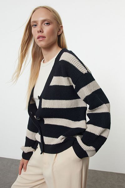 Trendyol Collection Sötétkék, puha textúrájú, széles szabású kötött kardigán - Fenntartható TWOAW25HI00313