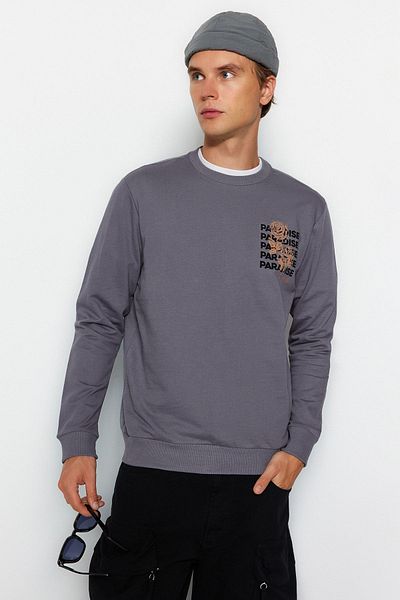 Trendyol Collection Anthrazitfarbenes, langärmliges, bedrucktes Sweatshirt mit Rundhalsausschnitt aus 100 % Baumwolle in normaler/normaler Passform TMNAW22SW0572