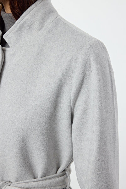 Trendyol Collection Wełniany szary krótki płaszcz z kaszmiru z paskiem - Twoaw21Kb0032