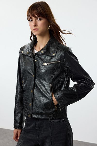 Trendyol Collection Czarna kurtka ze sztucznej skóry - regularny krój, wzór zwierzęcy, Twoaw25Mo00218