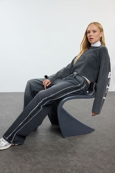 Trendyol Collection Šedé džíny se střapcem se střapcem – udržitelný Twoaw25je00231