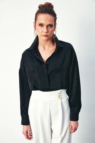 Sateen 1387-2026 قميص نسائي أسود منقوش بسلسلة