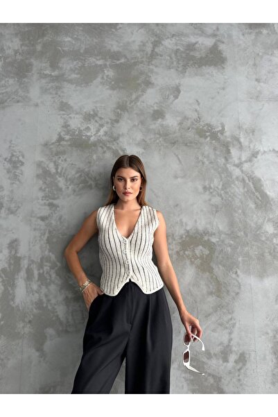 ZF BUTİK Gestreifte Strickweste mit Wolleffekt