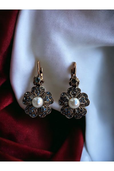 FAYRA ACCESSORIES Clover Figured Crystal Stone Earrings