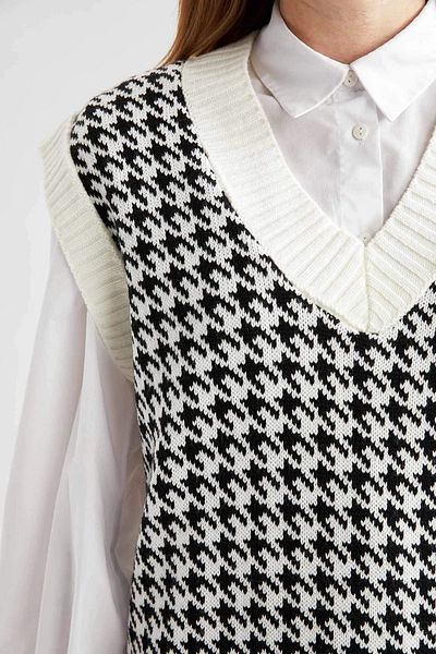 IŞILDA FASHION Women's White Goose Feet V-Neck Knitwear Sweater