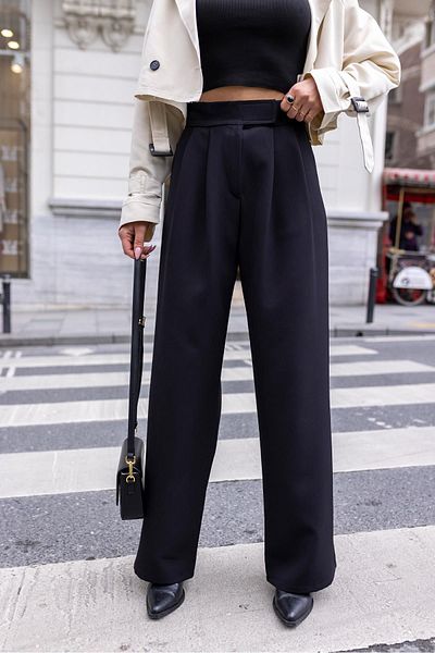 Askı Nişantaşı Schwarze Palazzo-Hose mit Klettverschluss in der Taille und Klemmnähten