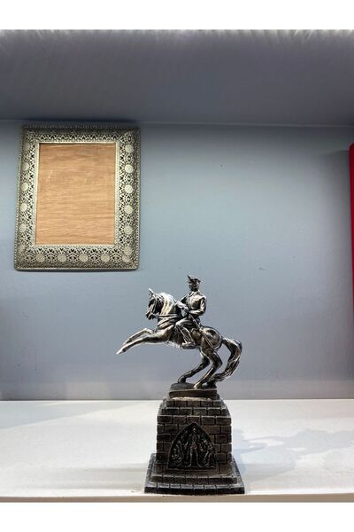 St Morritz Dekoratif Polyester Atatürk Onur Anıtı Heykeli Gümüş Eskitme