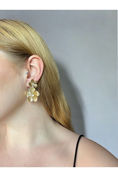 Asteria Jewelry حلق مزين بالزهور