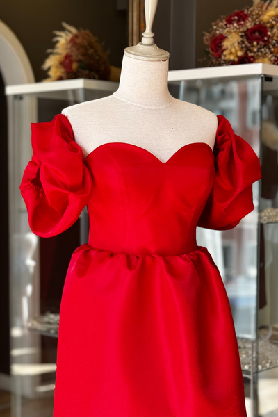 Lenta Moda Kırmızı Balon Kol Detaylı Mini Saten Abiye ve Gece Elbisesi