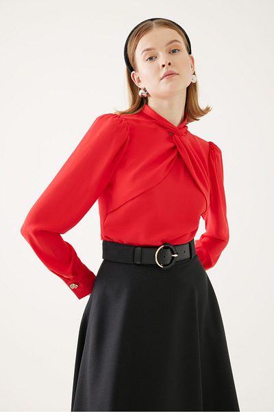 Exquise Knot Detailed Blouse