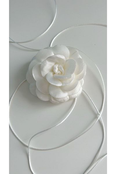 Âlâ Atelier Floral Patterned Lace-up Choker Necklace - Rose Name