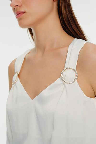 Exquise Sleeveless V-Neck Blouse