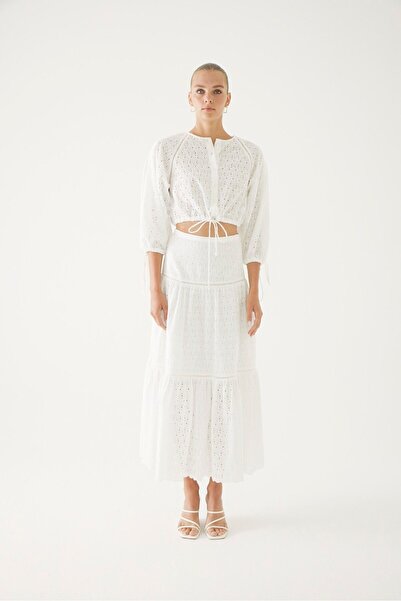 Exquise Layered Lace Look Skirt Model