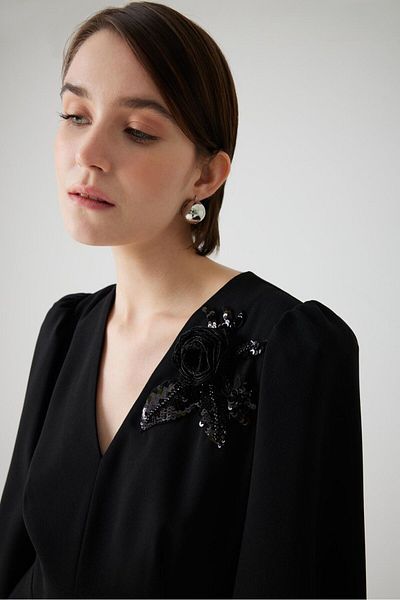 Exquise Black Midi Dress - Floral Embroidered Regular Fit
