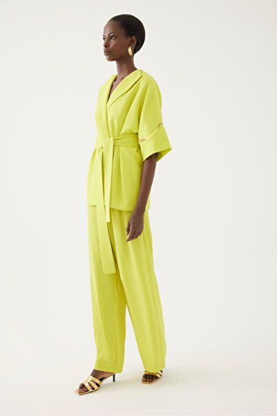 Exquise Three-Quarter Sleeve Jacket