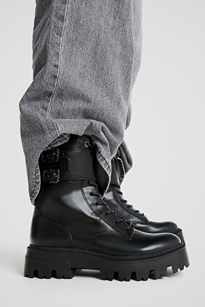 Stradivarius Bağcıklı düz bilekte bot