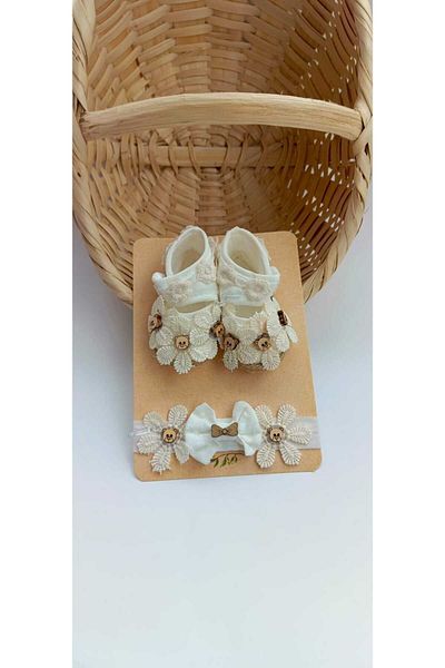 Modomood Scallop Patterned Baby Booties and Bandana Set - B888