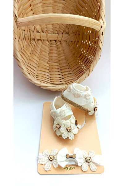 Modomood Scallop Patterned Baby Booties and Bandana Set - B888